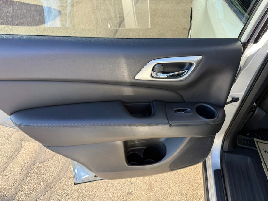 Used 2017 Nissan Pathfinder SL image 23