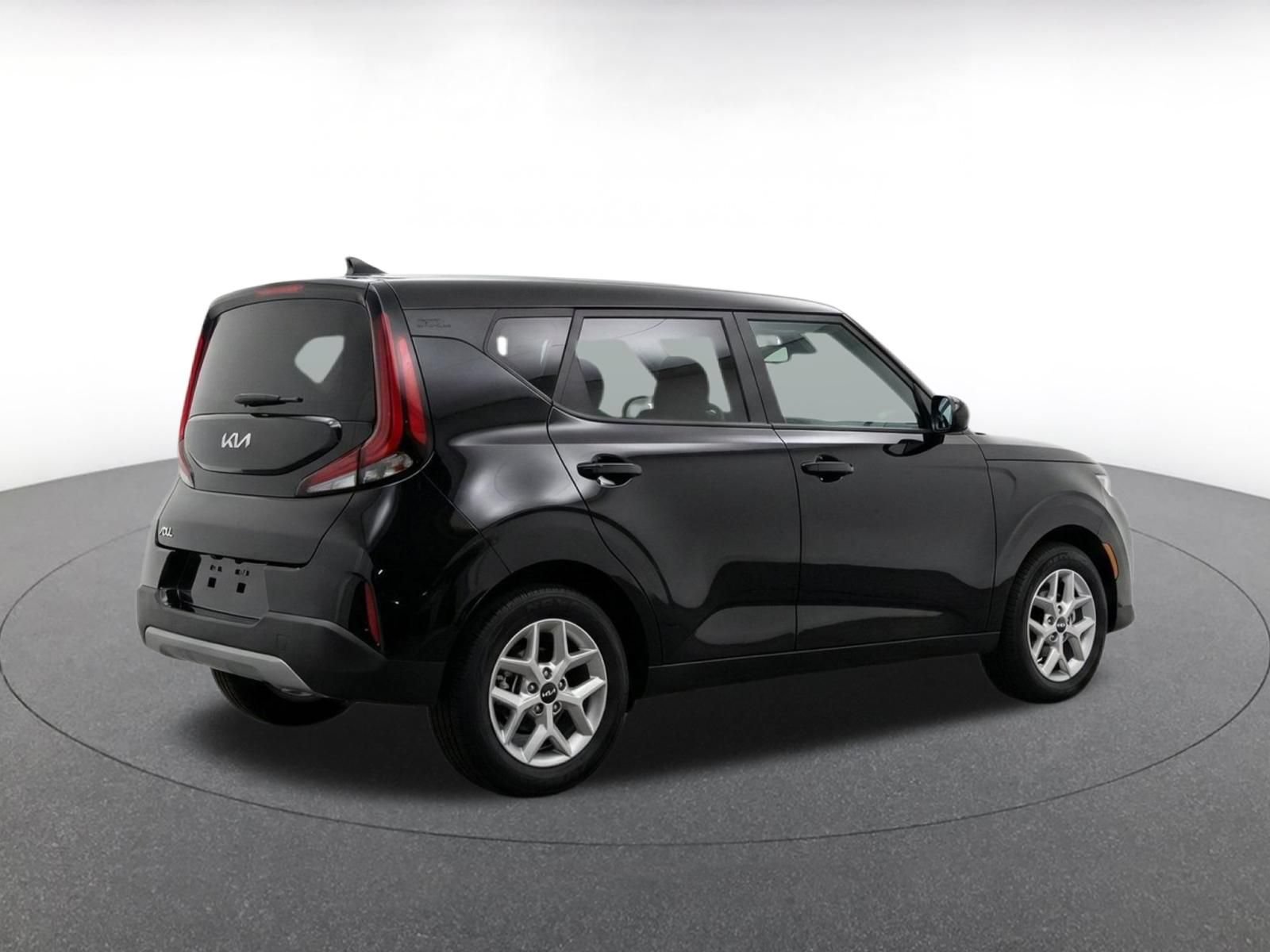 Used 2025 Kia Soul LX w/ LX Technology Package FWD image 9