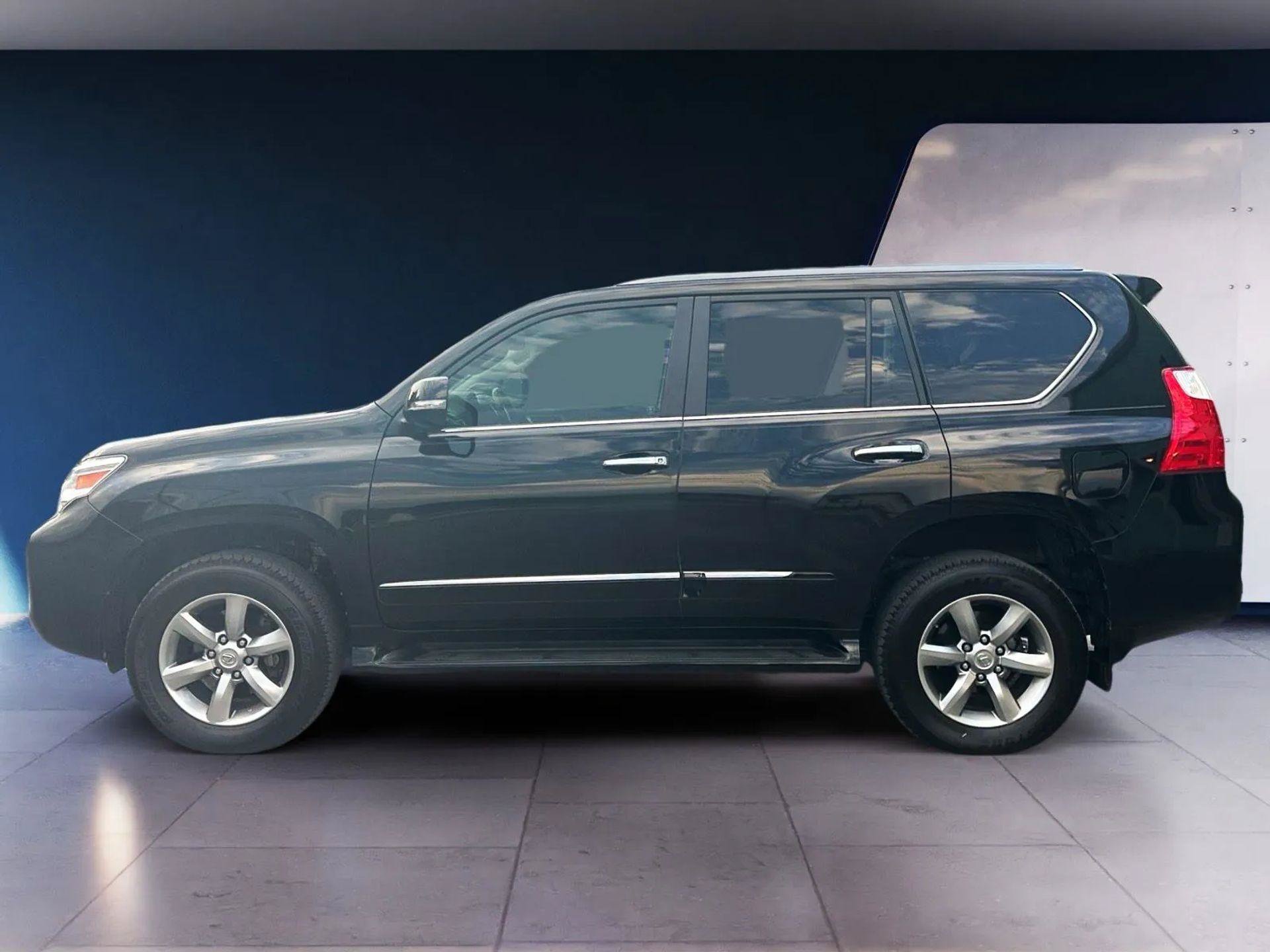 Used 2013 Lexus GX 460 Premium AWD/4WD image 2