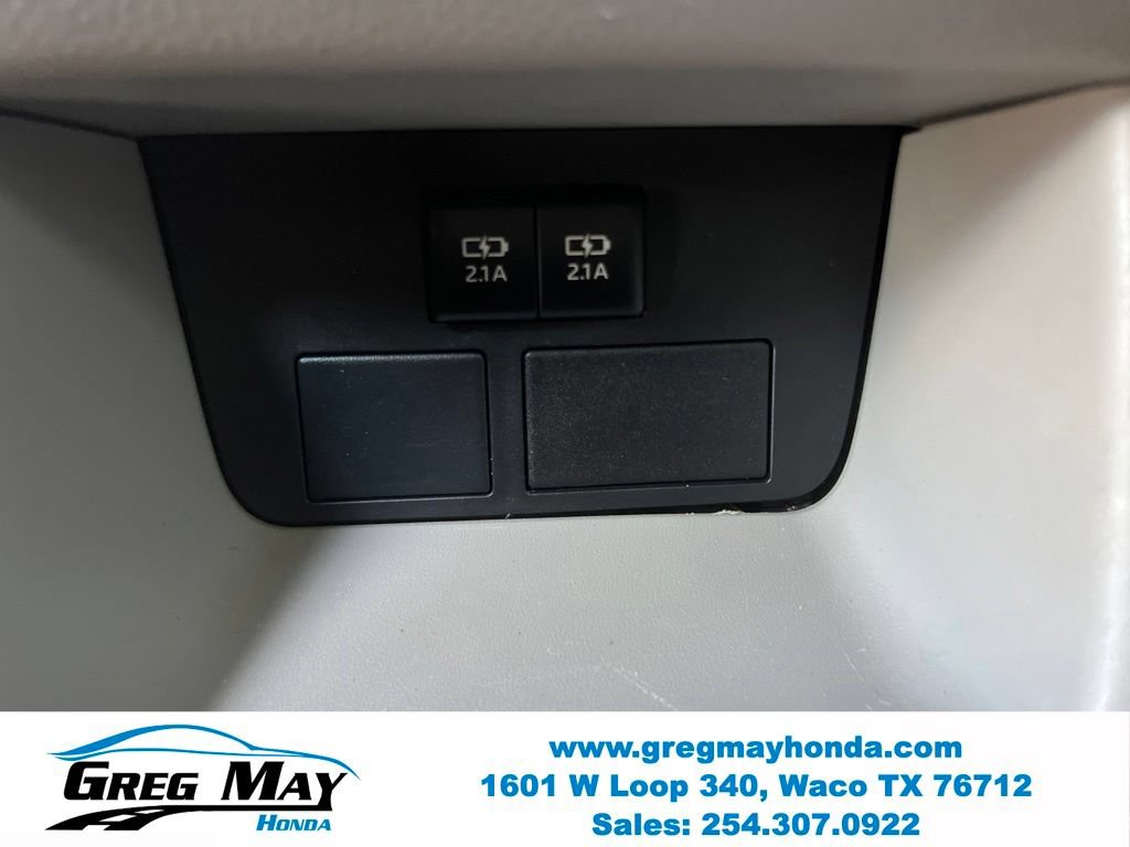 Used 2017 Toyota Highlander Plus FWD image 22