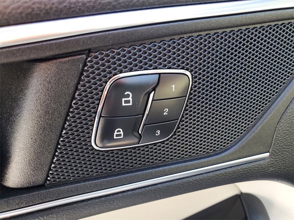 Used 2016 Ford Edge Titanium w/ Equipment Group 301A image 10