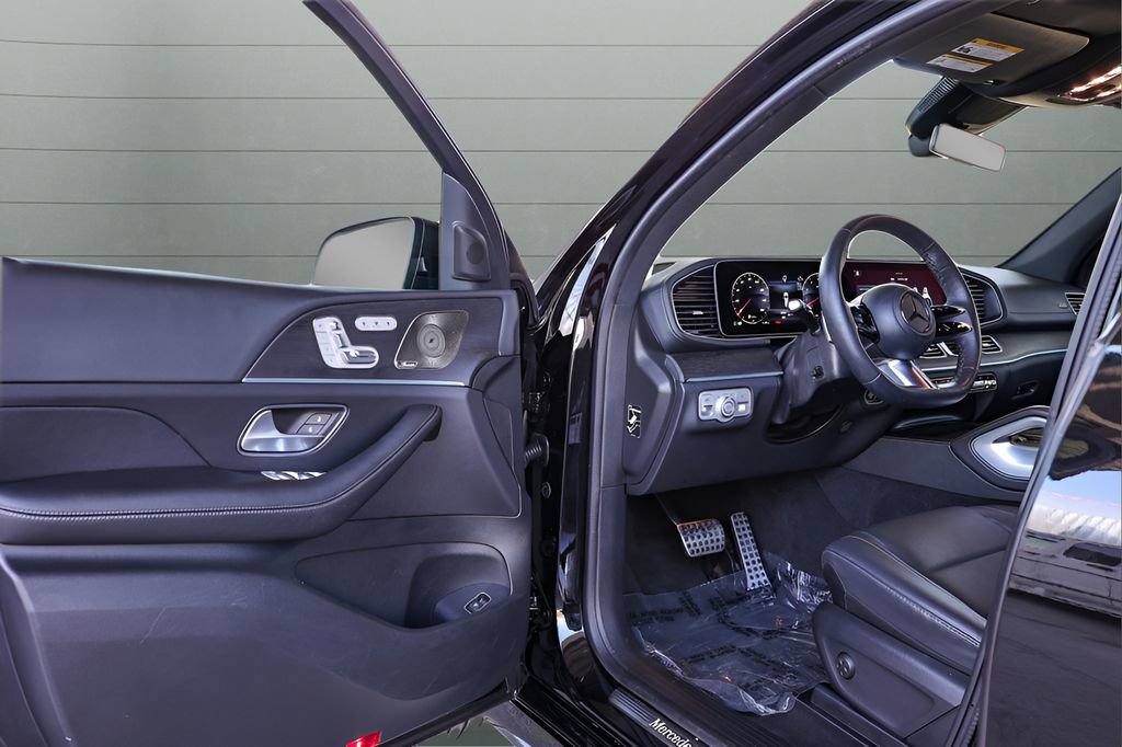 Used 2025 Mercedes-Benz GLS 450 4MATIC image 30