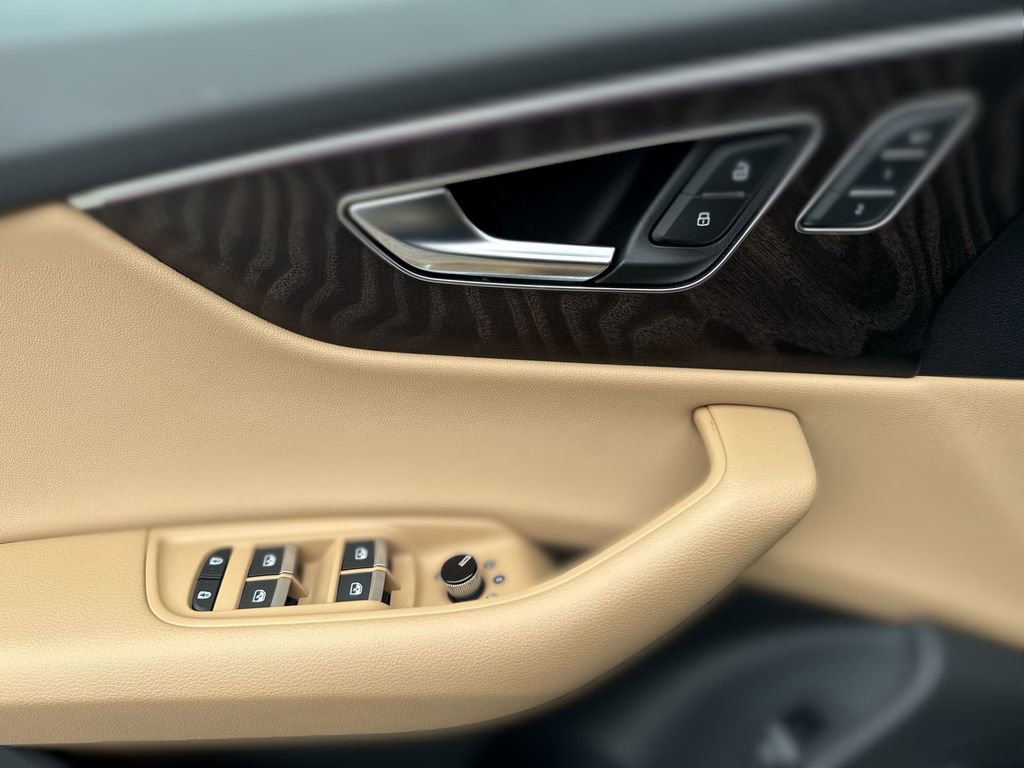 Used 2021 Audi Q8 Premium Plus w/ Premium Plus Package image 15