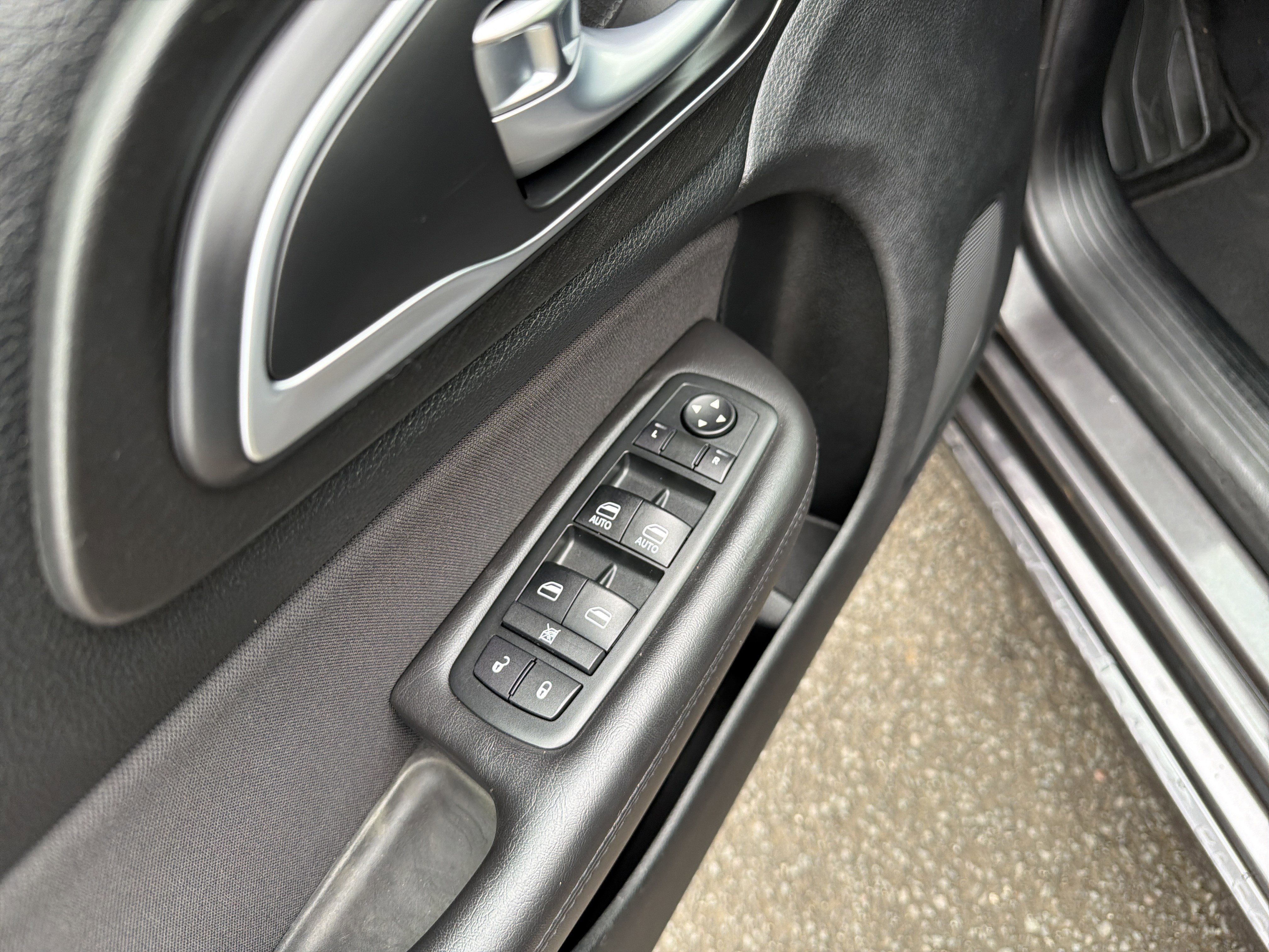 Used 2015 Chrysler 200 Limited w/ Convenience Group FWD image 15