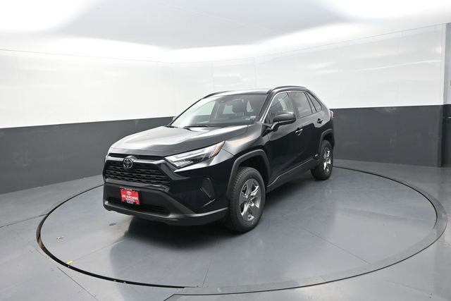 Used 2025 Toyota RAV4 LE image 33