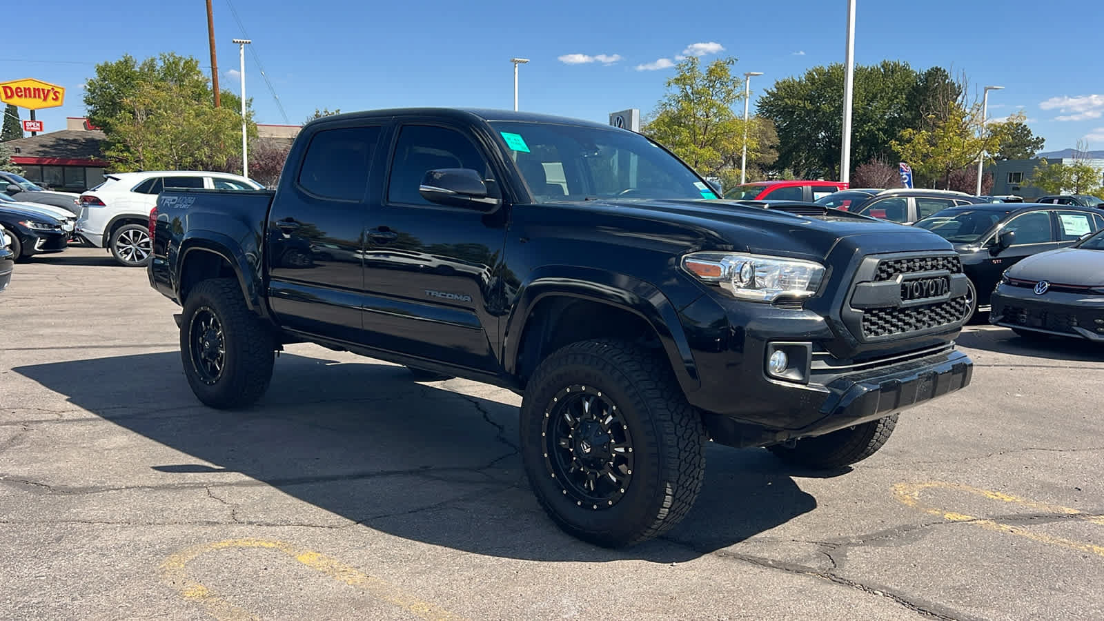 Used 2018 Toyota Tacoma TRD Sport w/ Technology Package AWD/4WD image 3