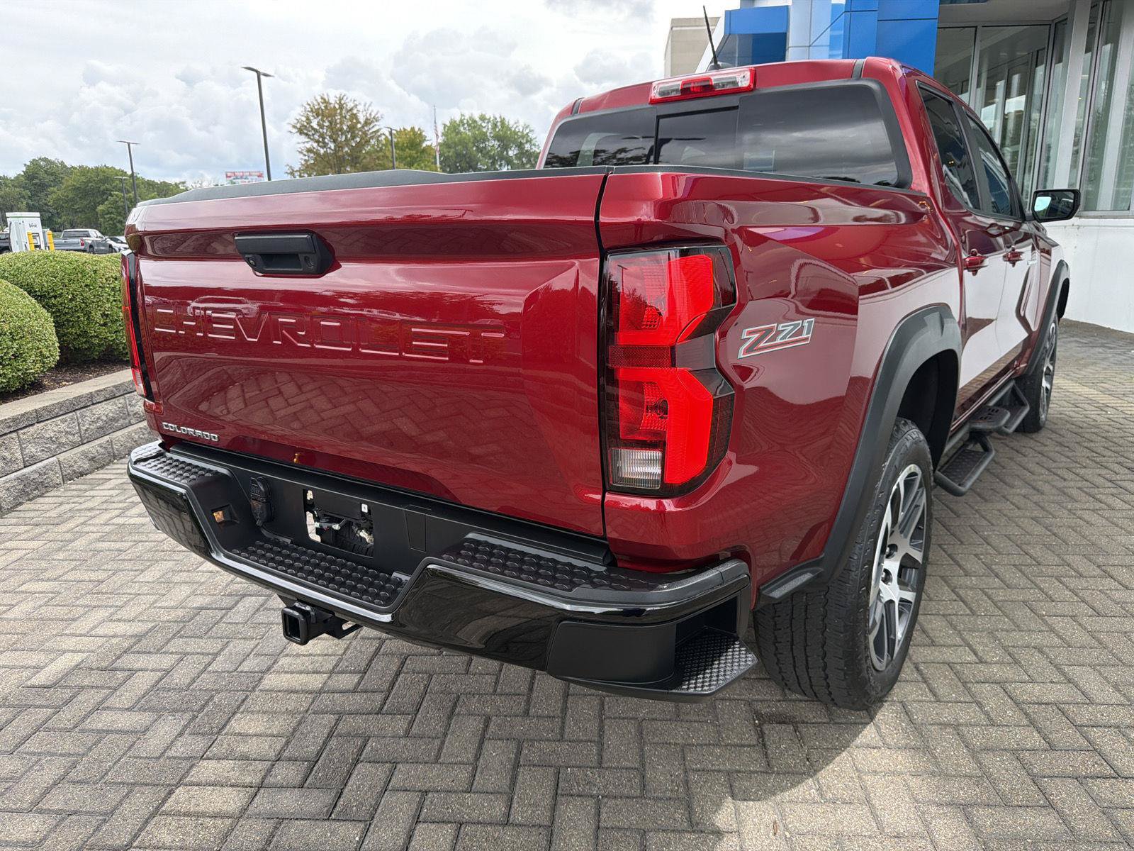 Used 2023 Chevrolet Colorado Z71 w/ Z71 Convenience Package 2 AWD/4WD image 5