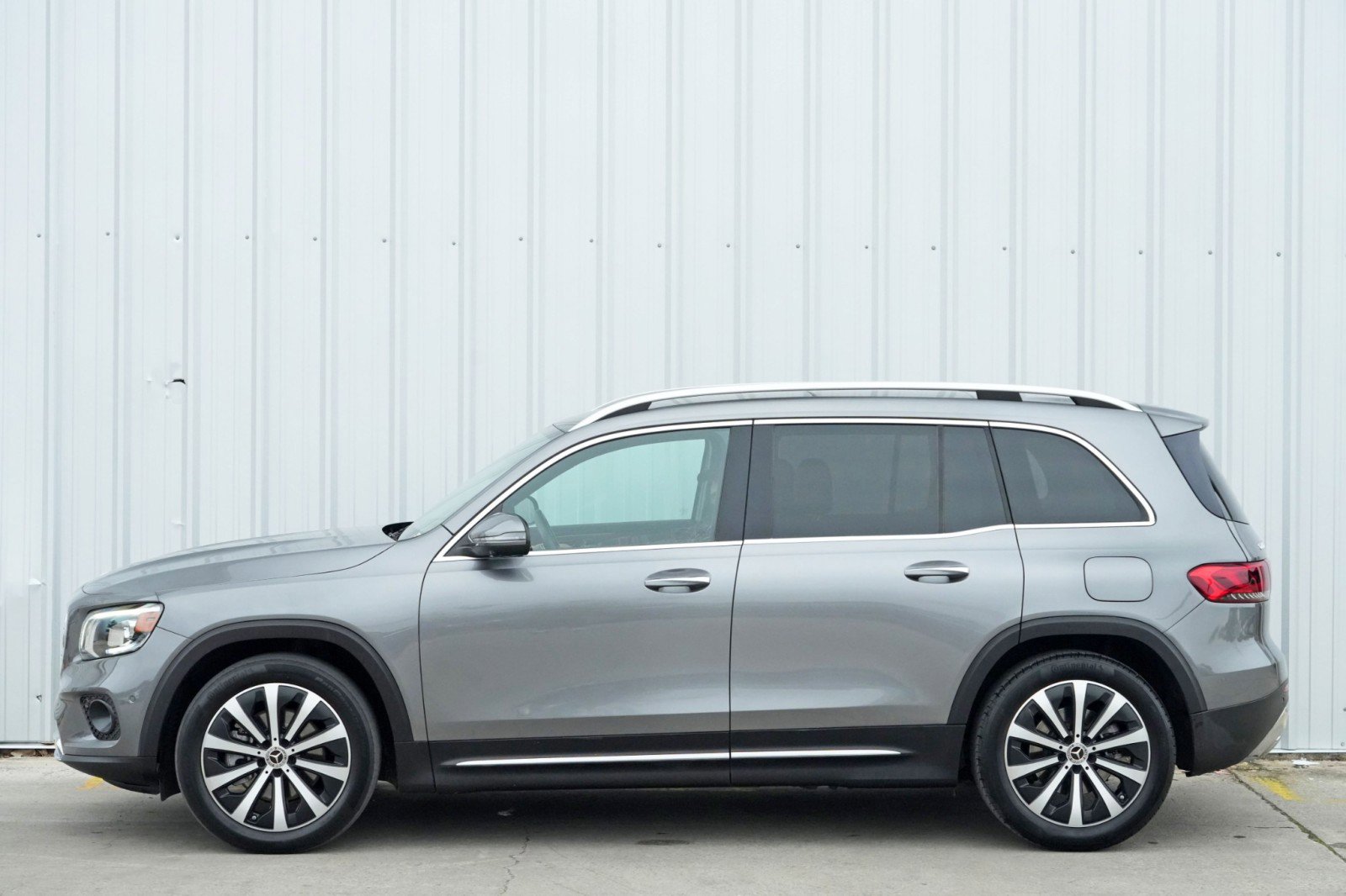Used 2020 Mercedes-Benz GLB 250 4MATIC w/ Premium Package image 51