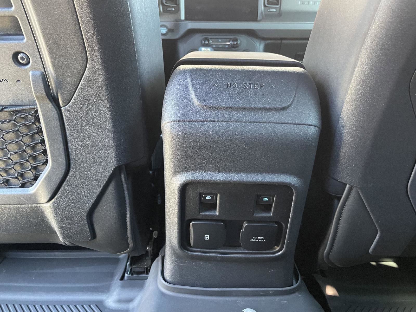 Used 2024 Ford Bronco Black Diamond w/ Sasquatch Package image 28