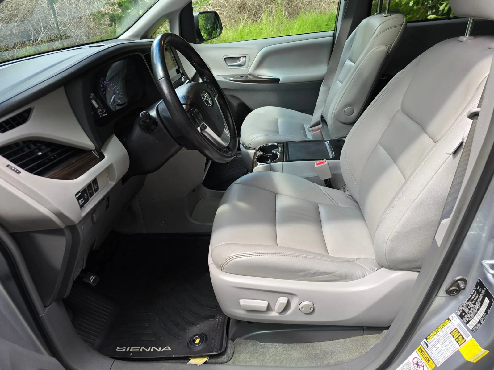 Used 2015 Toyota Sienna XLE w/ XLE Navigation Package FWD image 21
