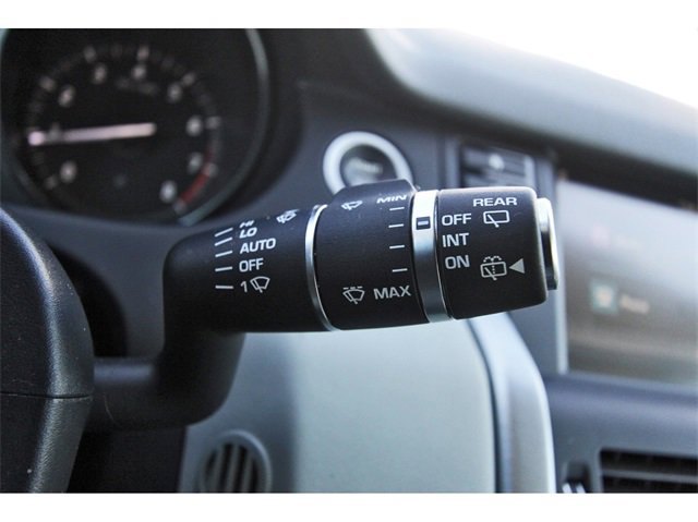 Used 2017 Land Rover Discovery Sport SE image 17