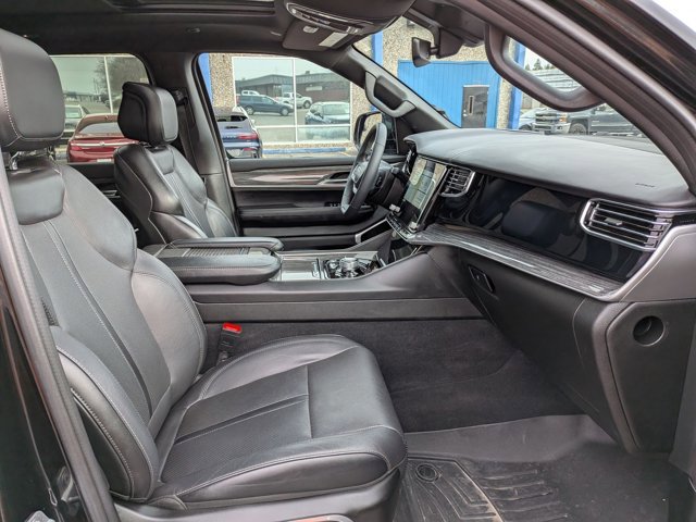 Used 2022 Jeep Wagoneer Series III w/ Premium Group I image 30