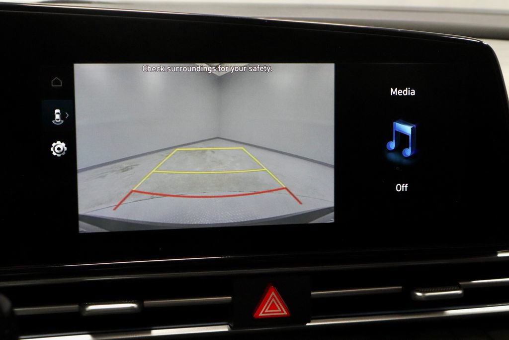 Used 2025 Hyundai Elantra SEL FWD image 2