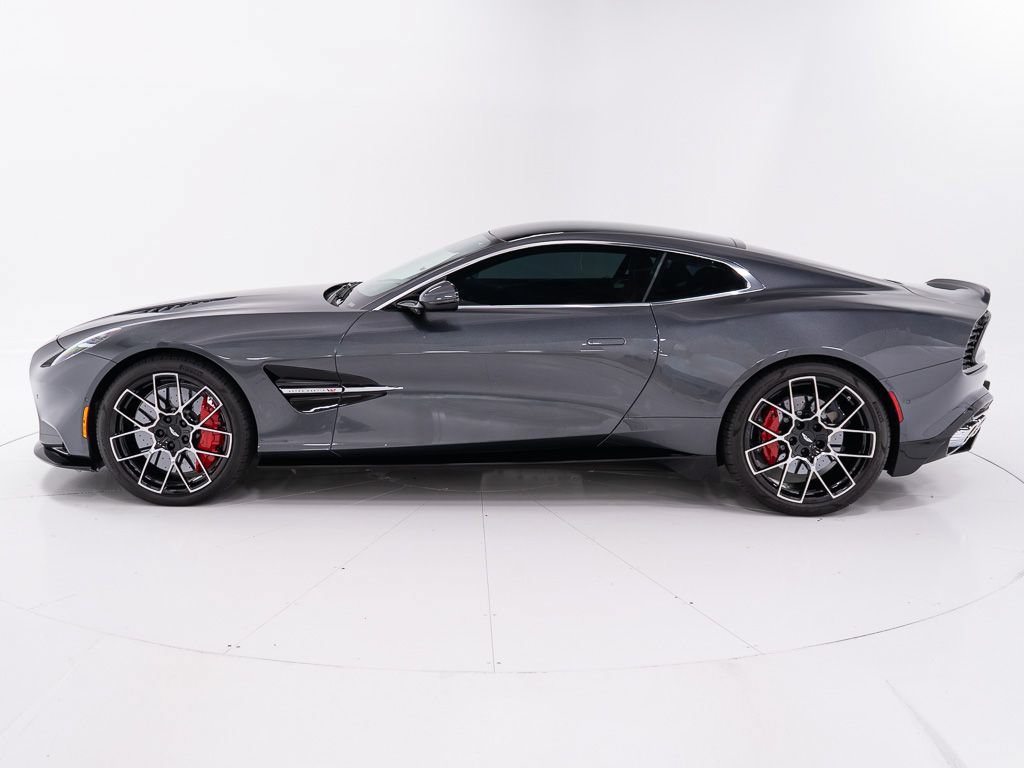 Used 2025 Aston Martin Vanquish RWD image 2