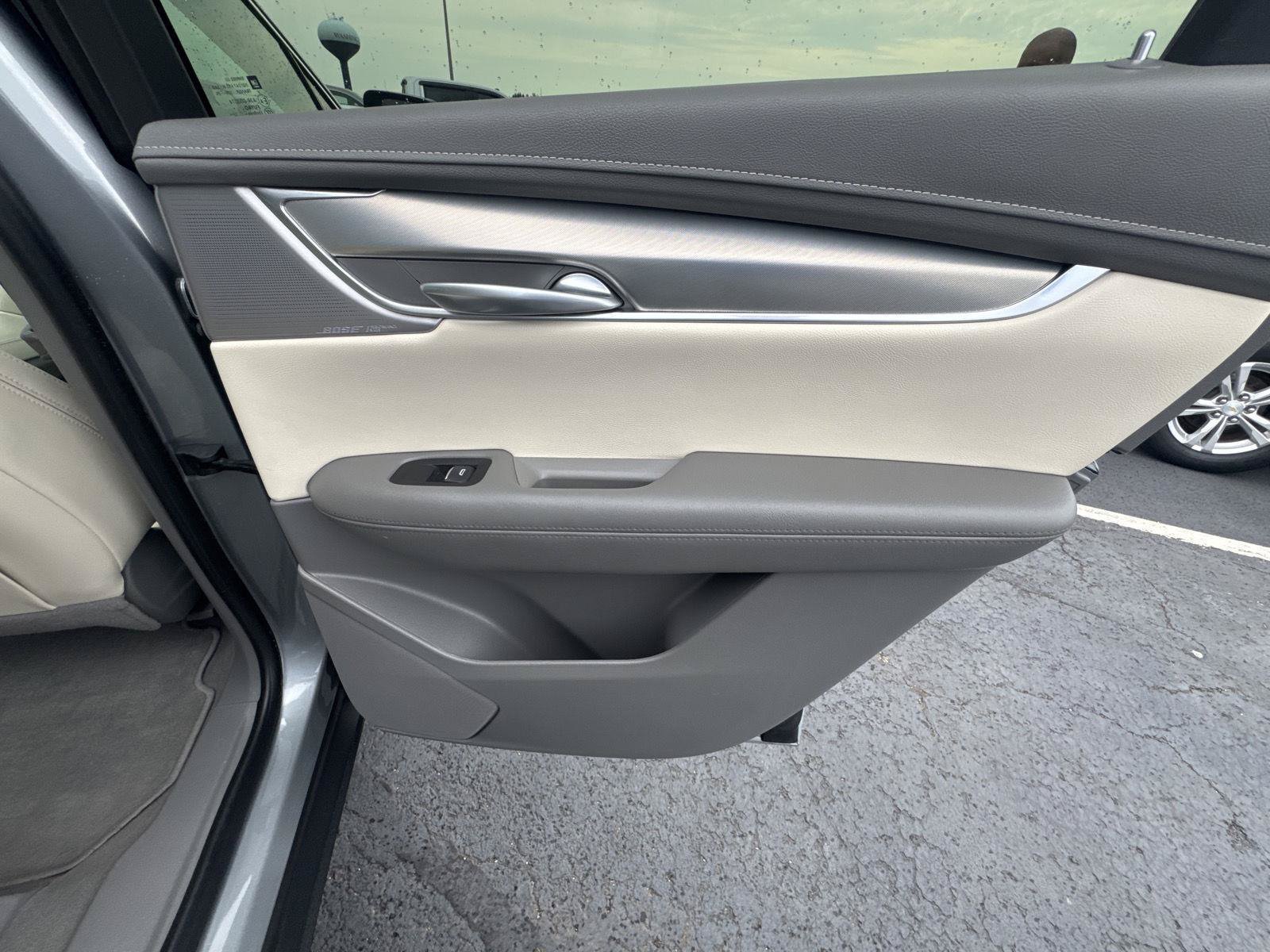 Used 2023 Cadillac XT5 Premium Luxury w/ Technology Package AWD/4WD image 17