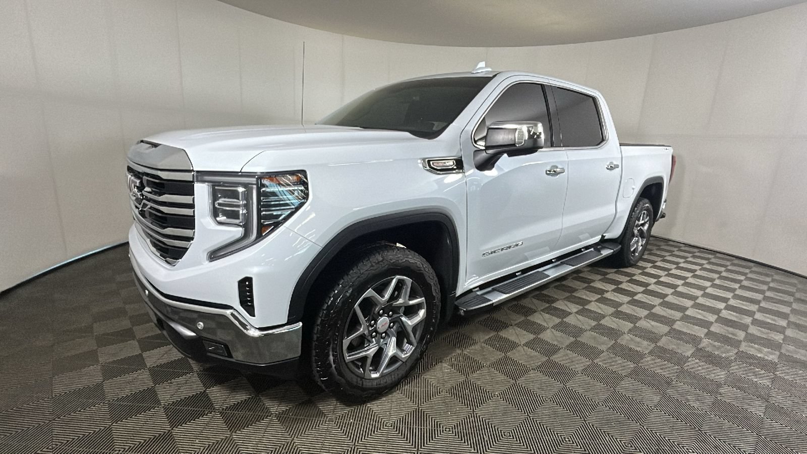 Used 2026 GMC Sierra 1500 SLT w/ SLT Premium Plus Package AWD/4WD image 8