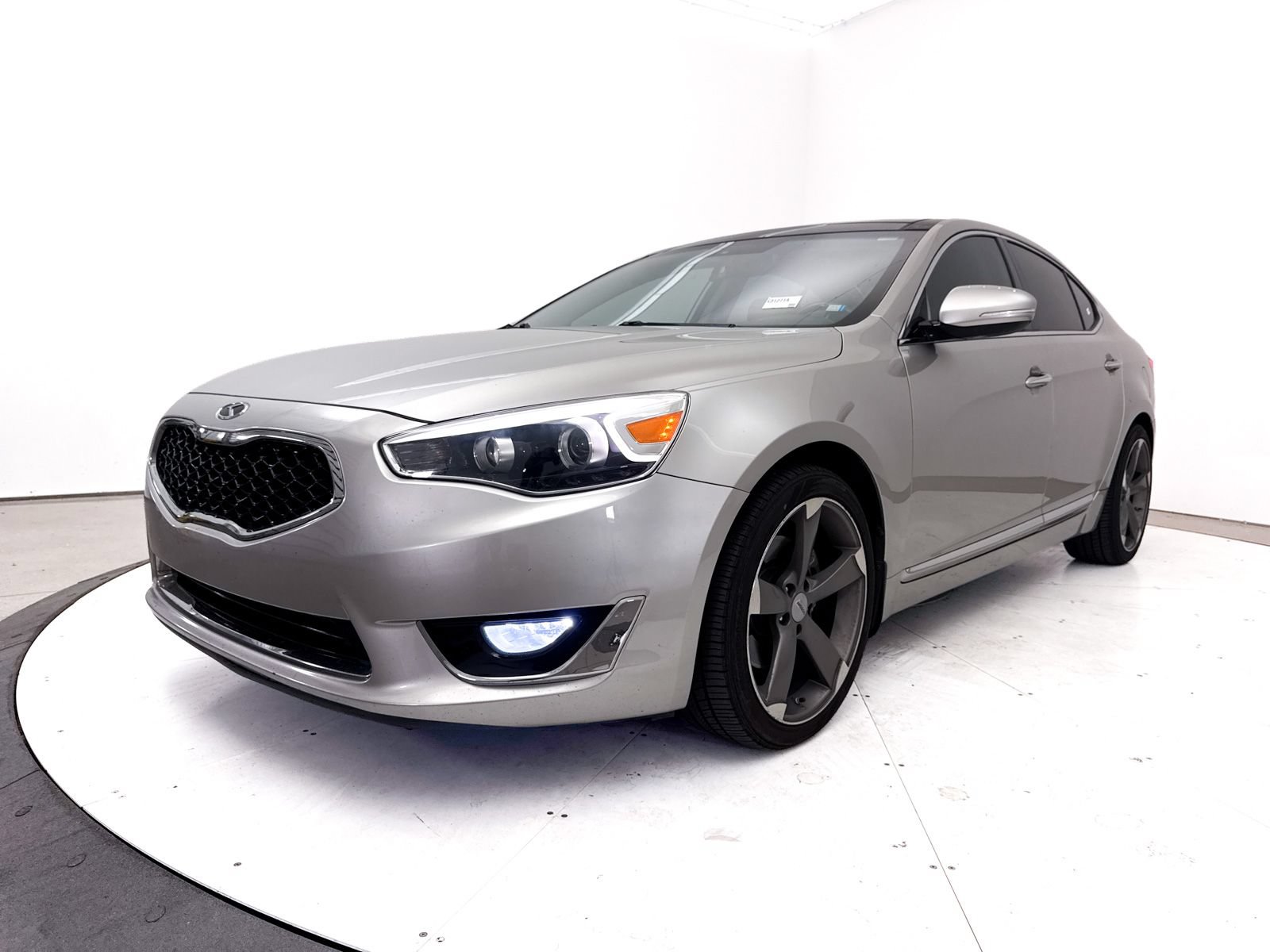 Used 2014 Kia Cadenza Premium w/ Luxury Package FWD image 3