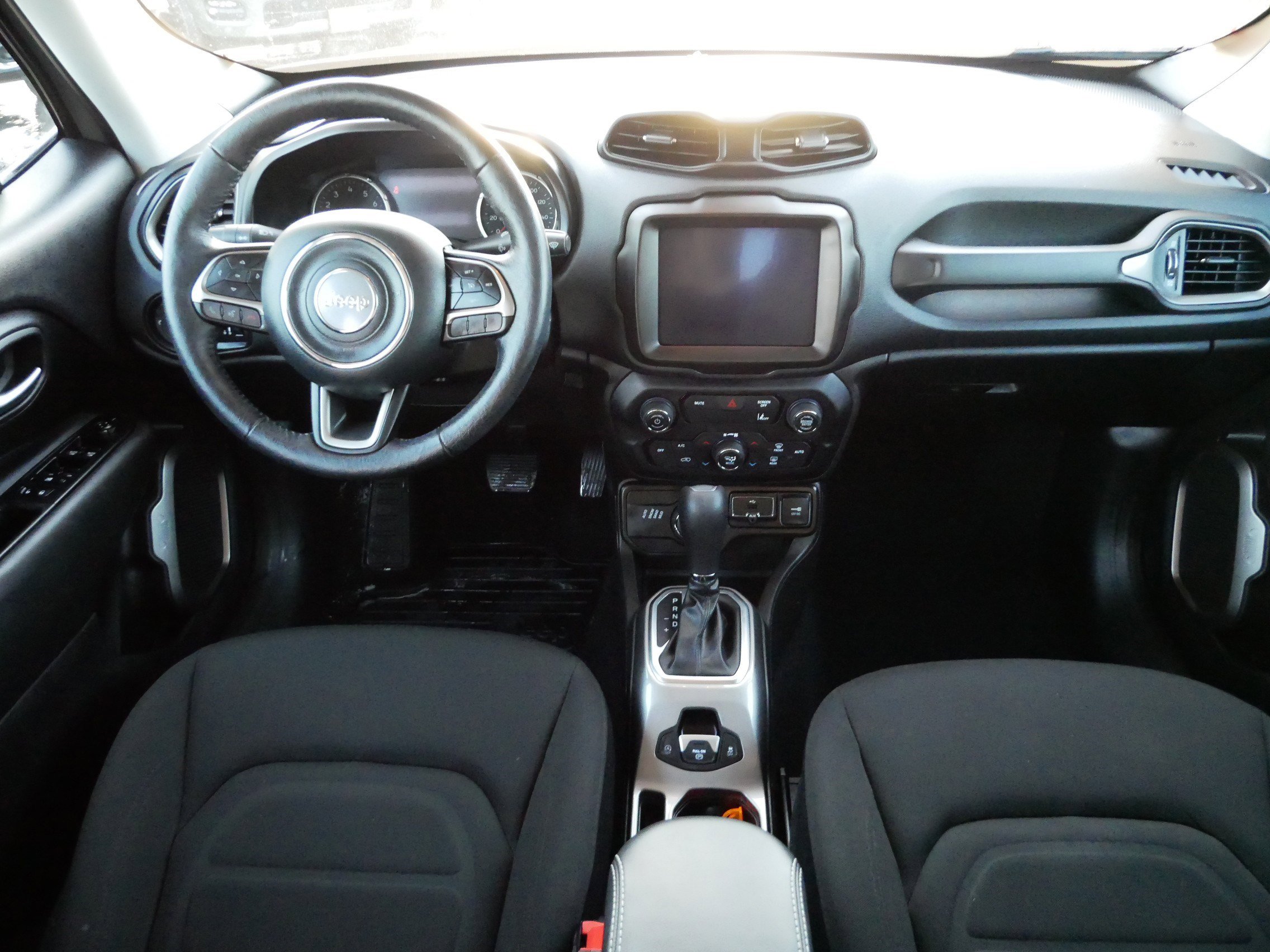 Used 2022 Jeep Renegade Latitude w/ Convenience Group AWD/4WD image 11