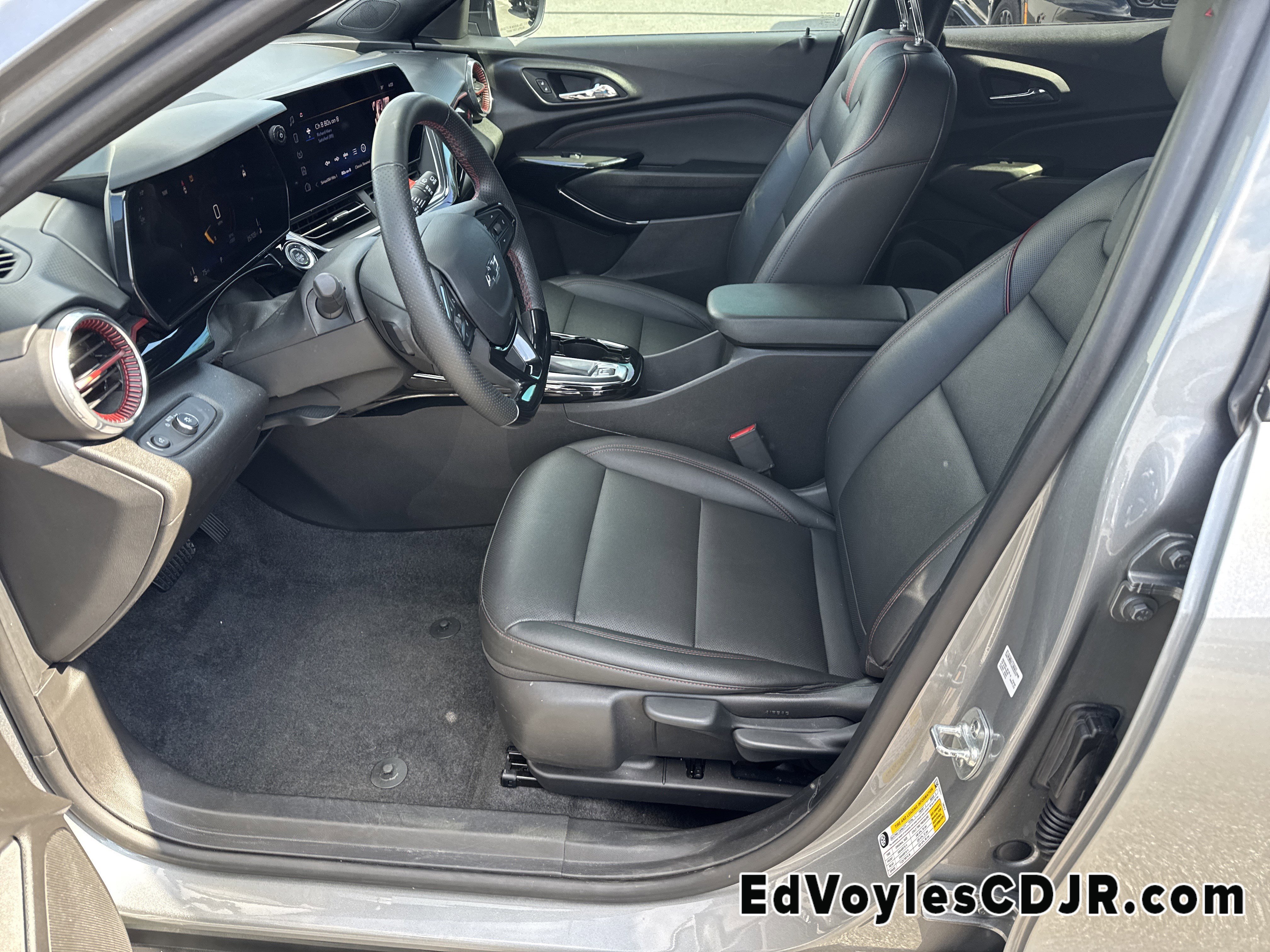 Used 2025 Chevrolet Trax RS w/ Driver Confidence Package image 11