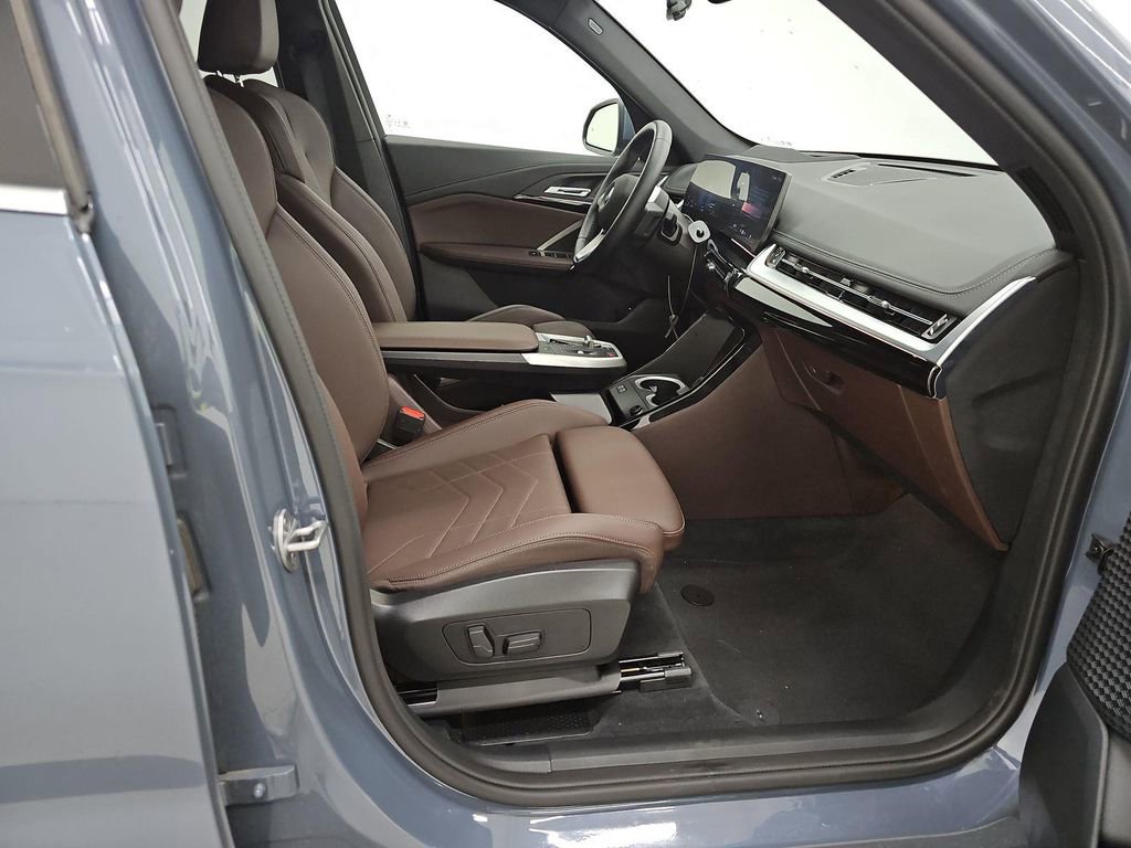 Used 2025 BMW X1 xDrive28i image 10