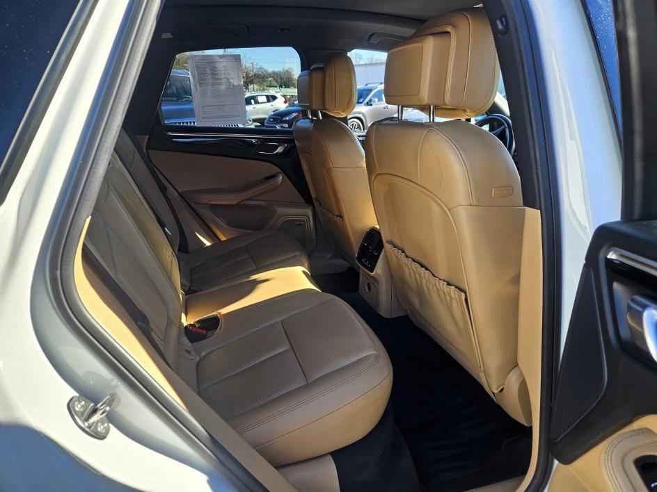 Used 2018 Porsche Macan image 16