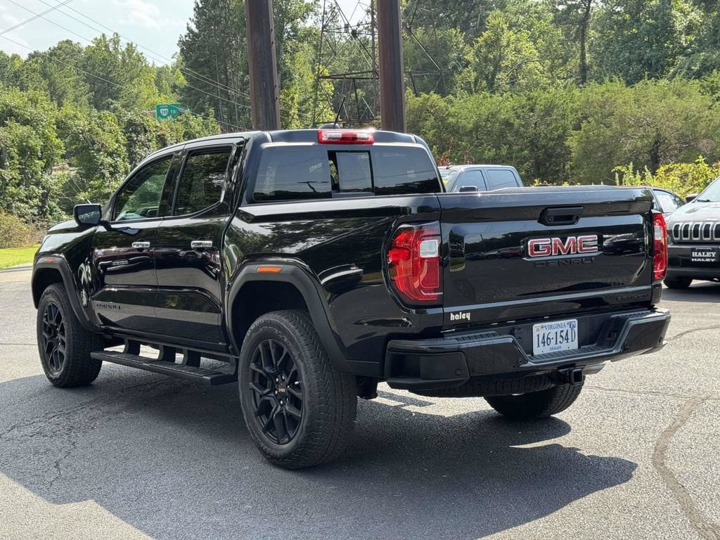 Used 2023 GMC Canyon Denali w/ Denali Black Edition AWD/4WD image 24