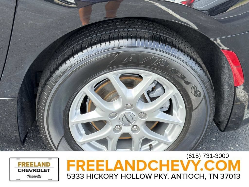Used 2025 Chrysler Pacifica Select FWD image 11