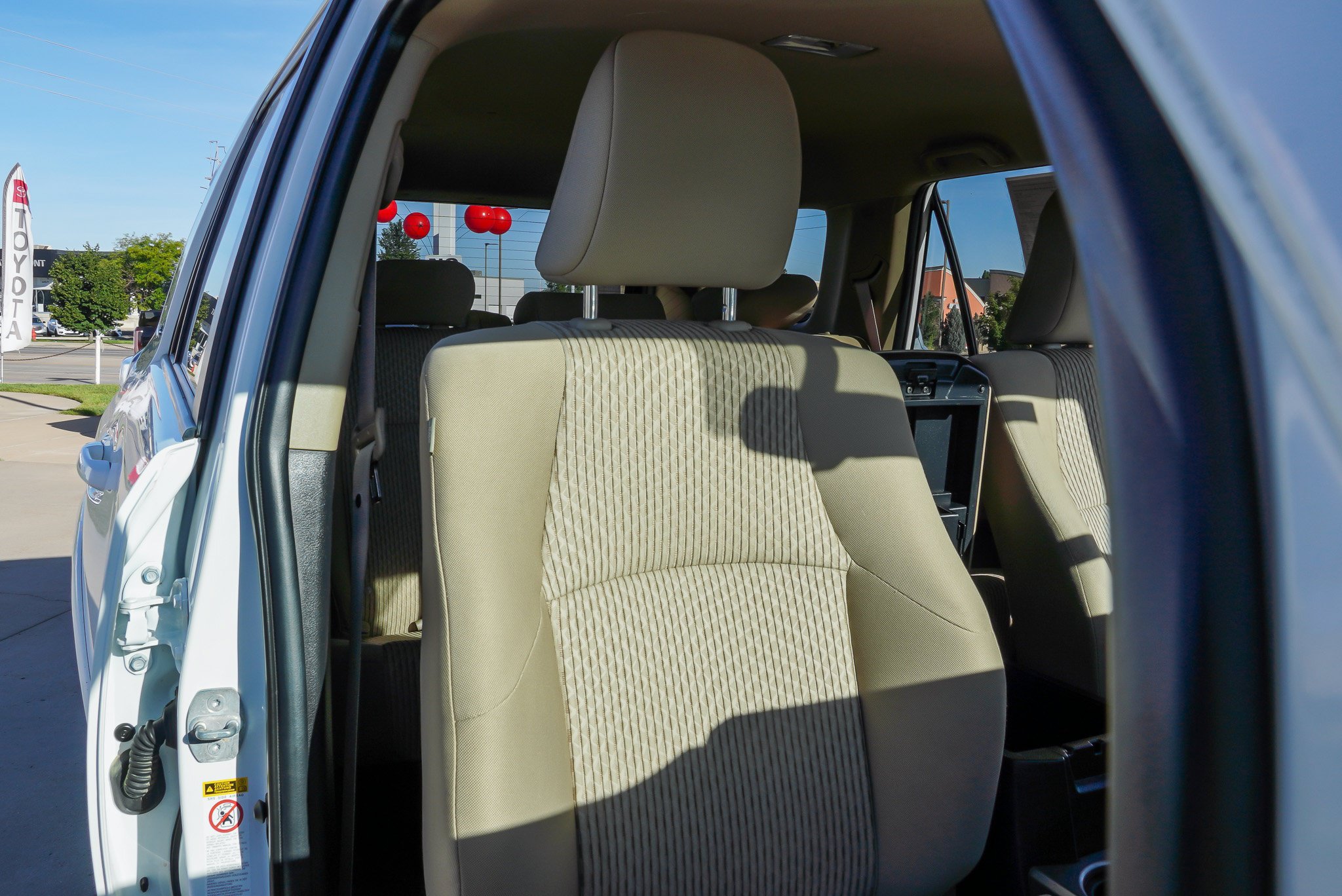 Used 2018 Toyota 4Runner SR5 AWD/4WD image 23