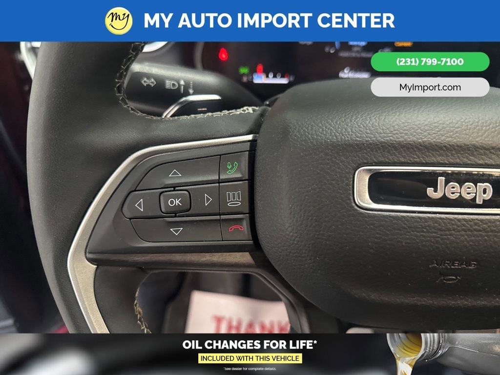Used 2025 Jeep Grand Cherokee Limited w/ Black Appearance Package image 17