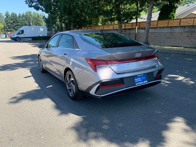 Certified 2025 Hyundai Elantra Limited FWD image 3