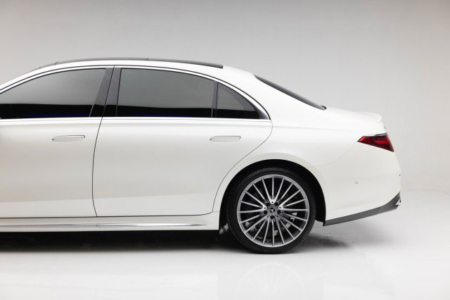 Used 2022 Mercedes-Benz S 500 4MATIC w/ AMG Line Package image 19