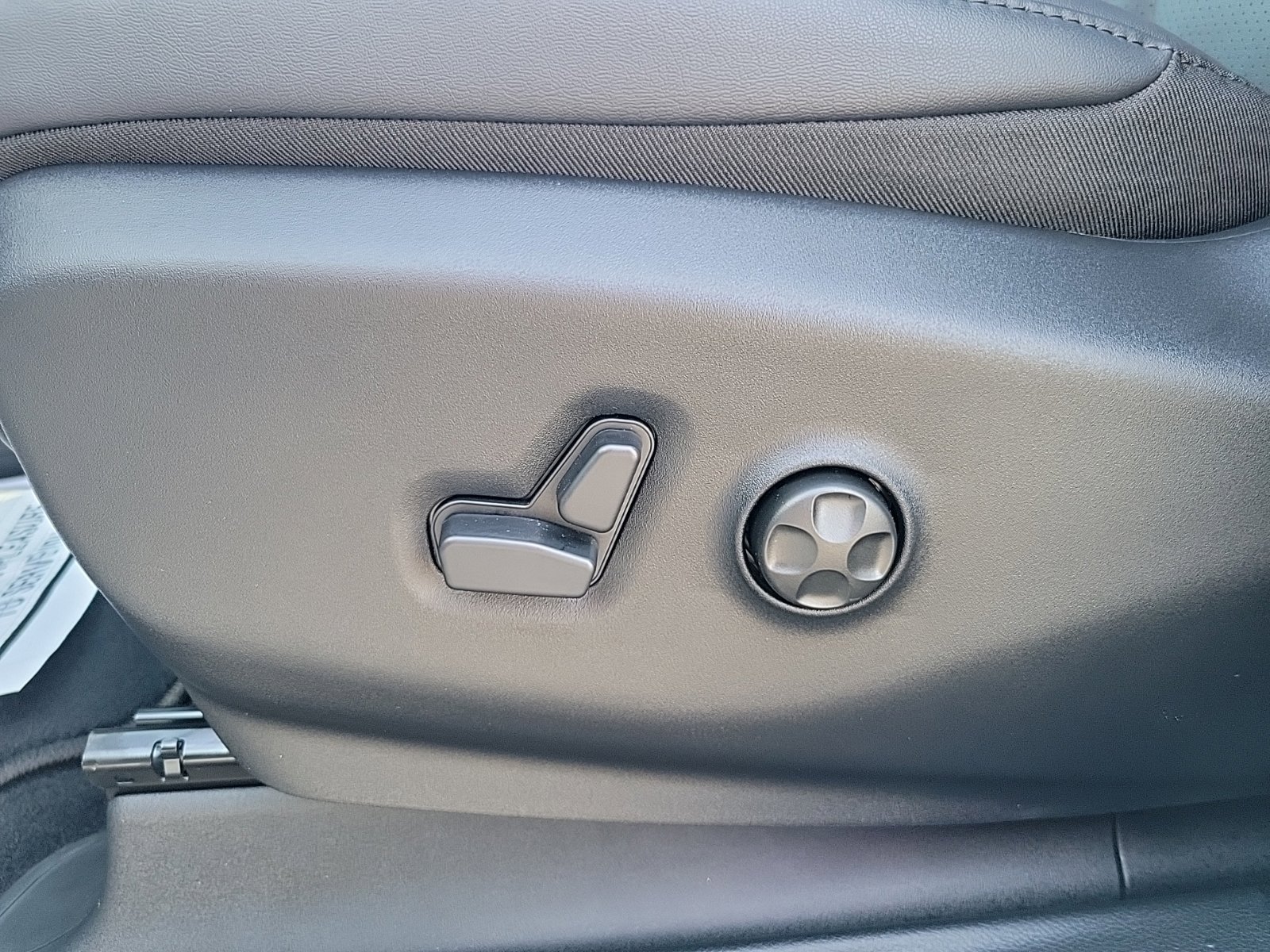 New 2027 Chrysler Pacifica Select FWD image 17