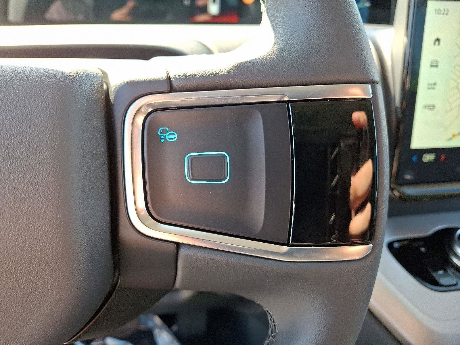 New 2025 Ford Expedition Active image 16