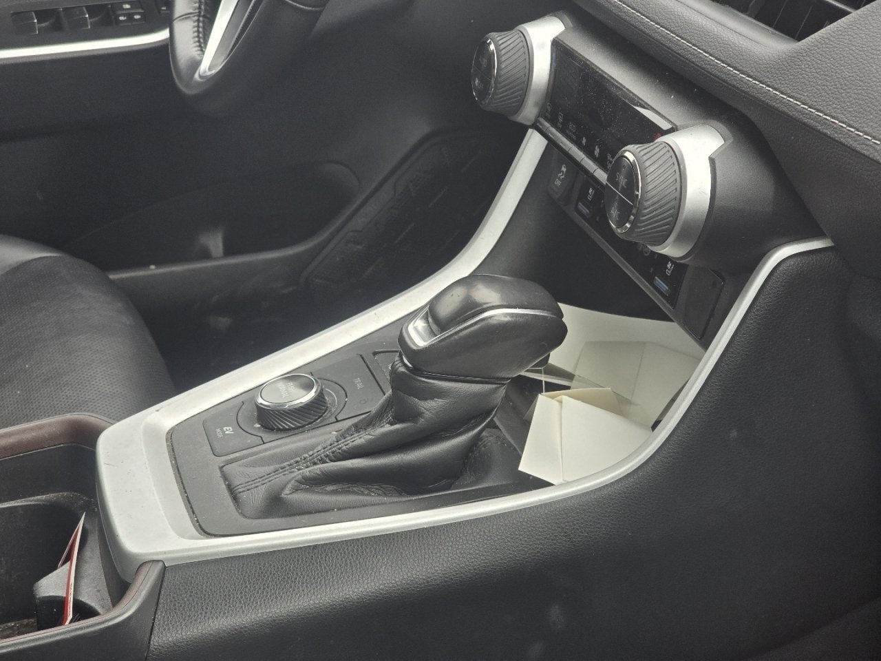 Used 2020 Toyota RAV4 Limited image 17