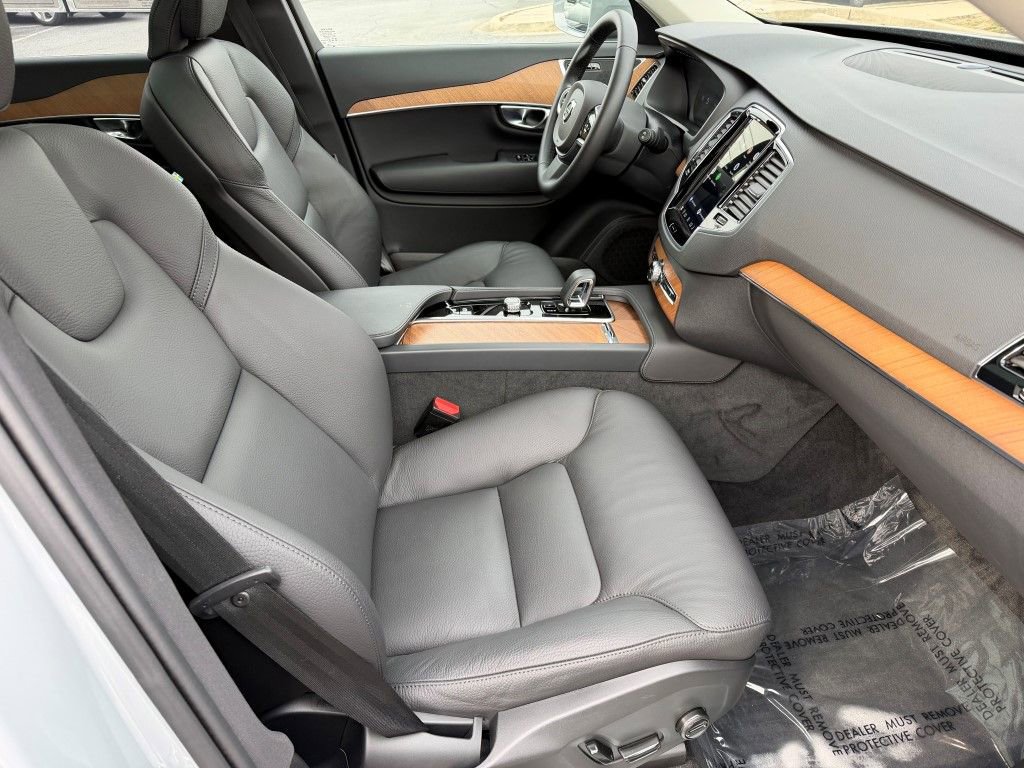 Certified 2025 Volvo XC90 B6 Plus image 13