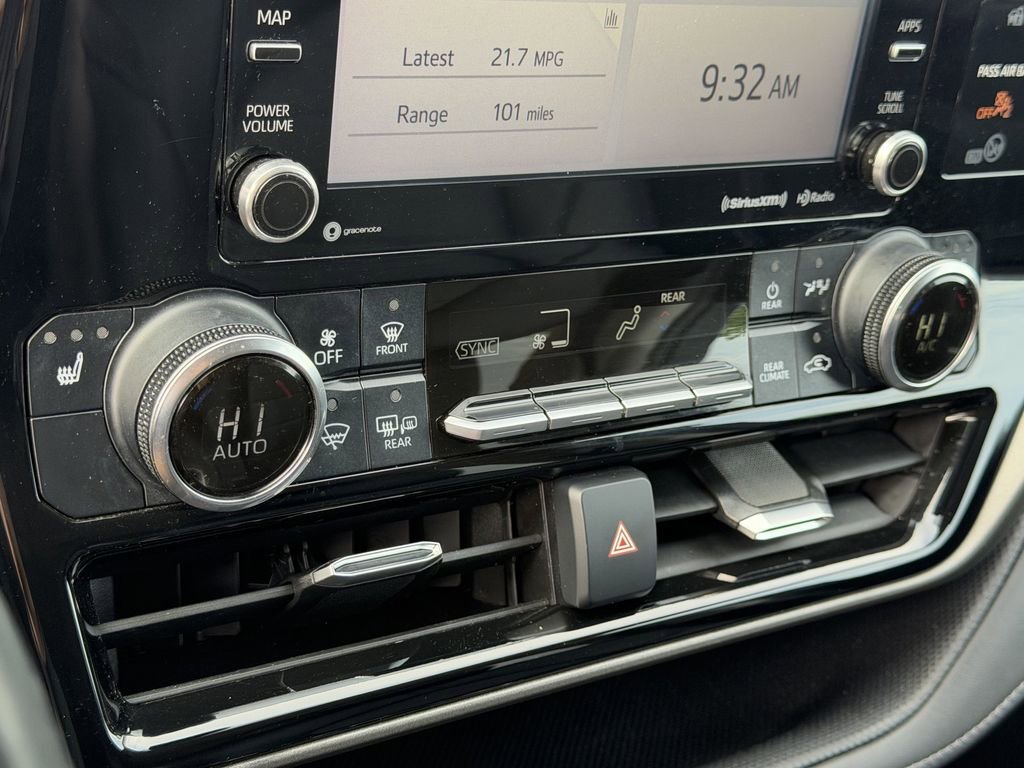 Used 2020 Toyota Highlander XLE FWD image 20