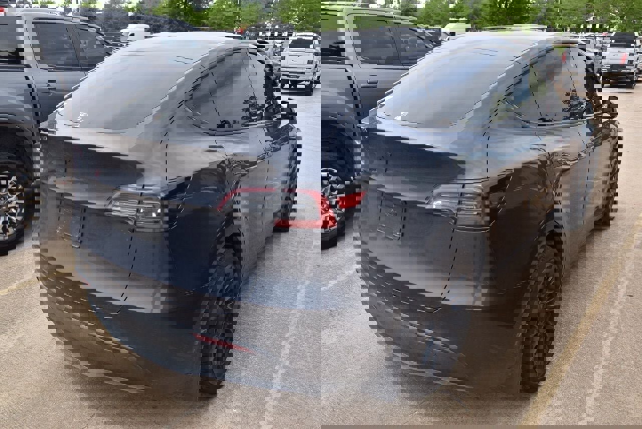 Used 2025 Tesla Model Y Long Range image 5