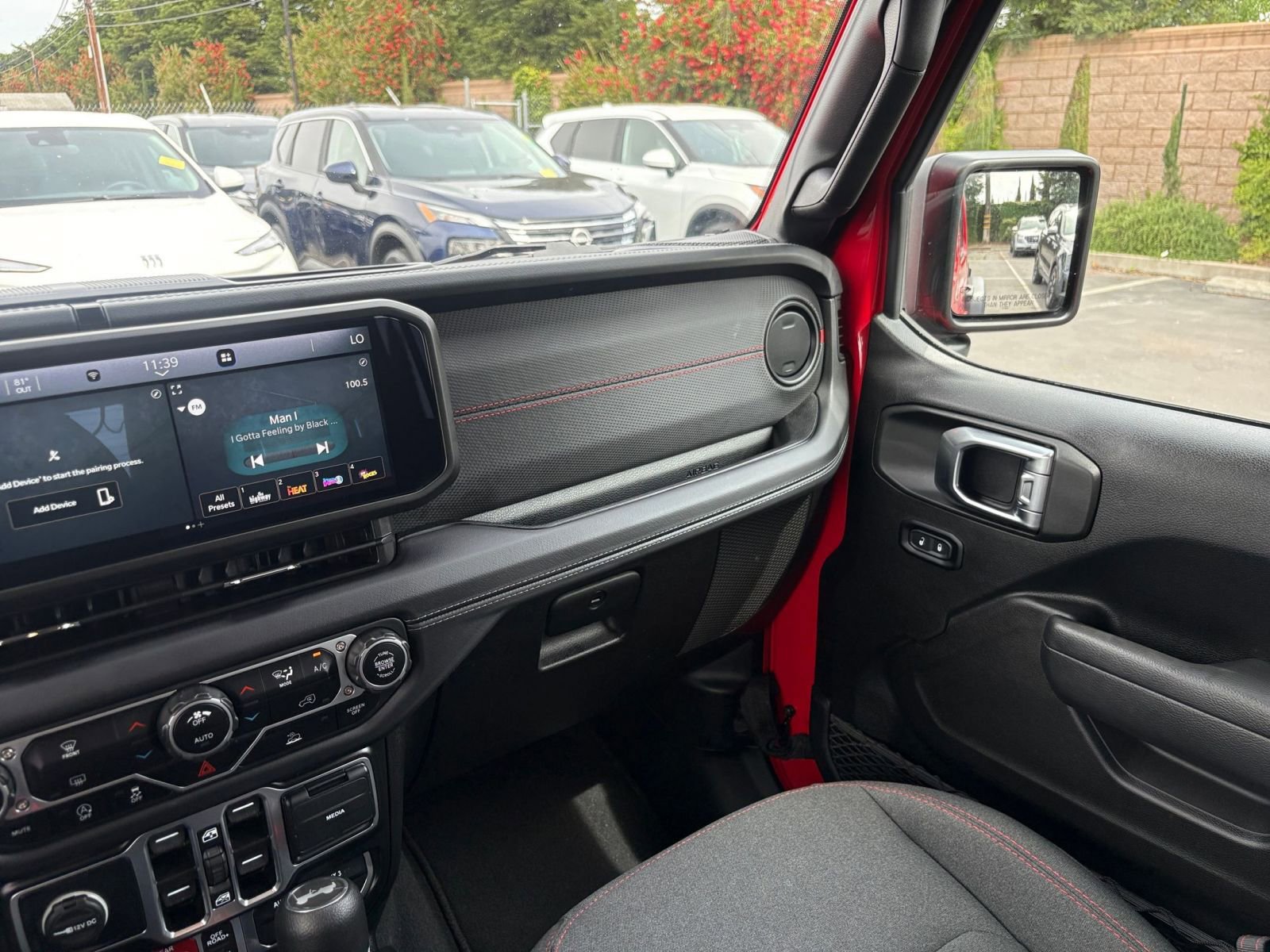 Used 2025 Jeep Wrangler Unlimited Rubicon AWD/4WD image 34