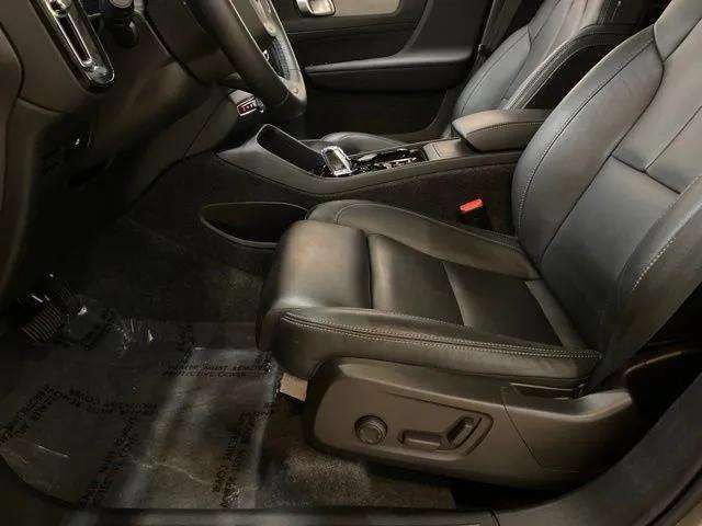 Used 2025 Volvo XC40 B5 Plus AWD/4WD image 62