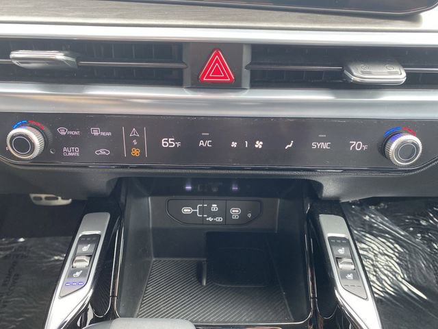Certified 2025 Kia Sorento SX image 21