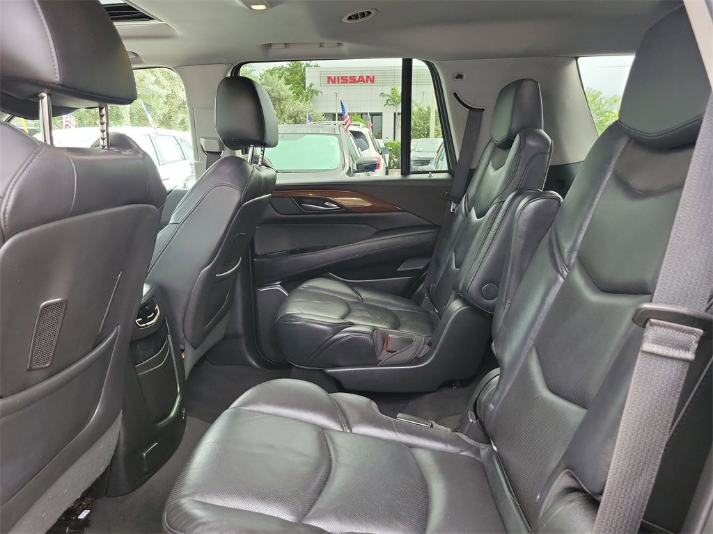 Used 2018 Cadillac Escalade Luxury image 7