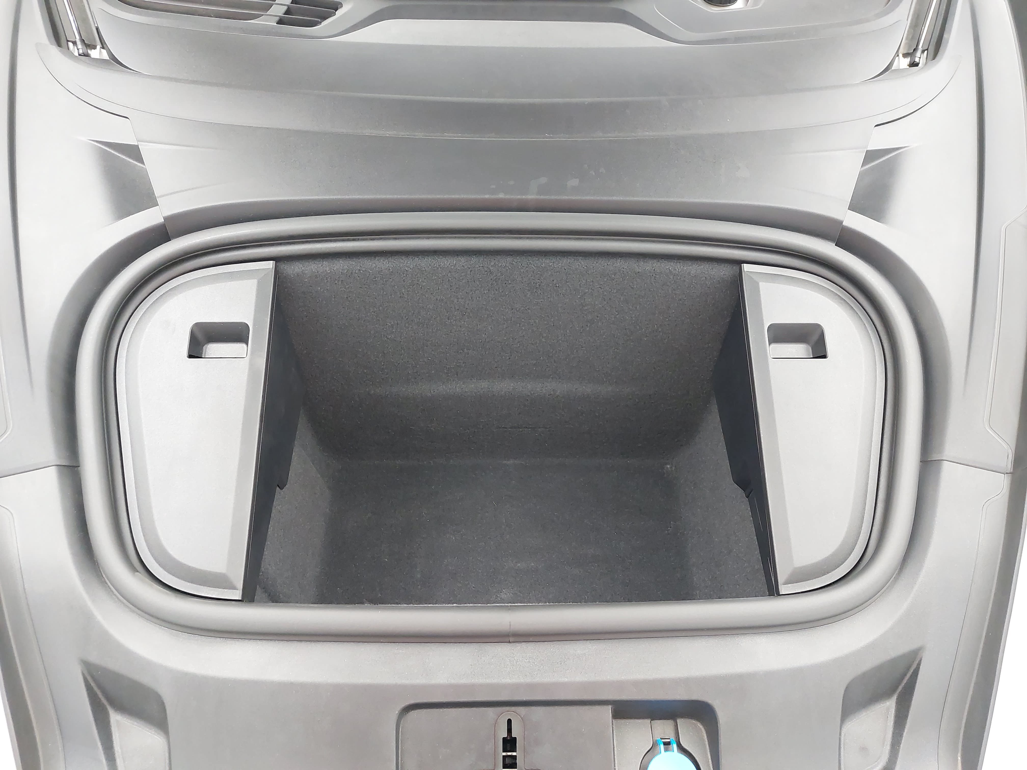 Certified 2025 Porsche Taycan RWD image 33