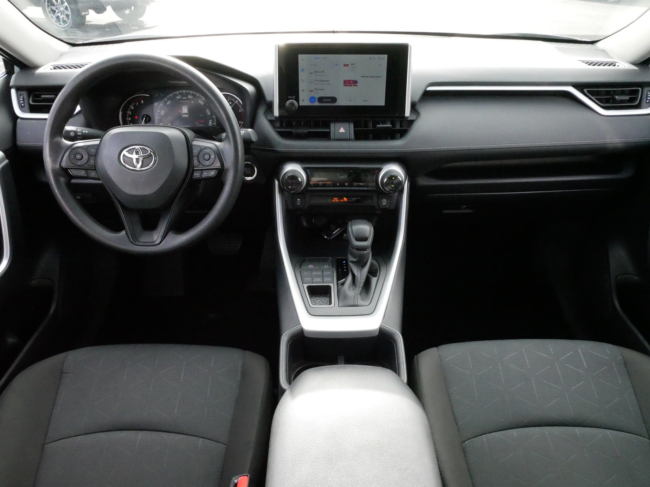 Certified 2025 Toyota RAV4 XLE AWD/4WD image 10