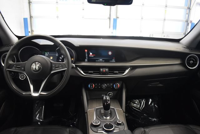 Used 2018 Alfa Romeo Stelvio Ti AWD/4WD image 5