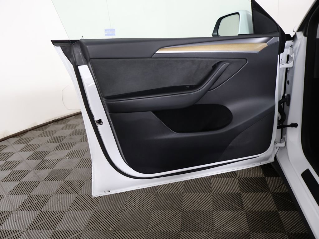 Used 2023 Tesla Model Y AWD image 21