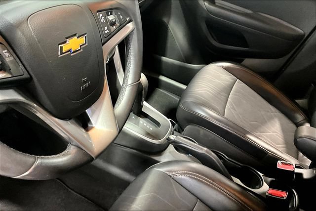 Used 2020 Chevrolet Trax LT w/ LT Convenience Package AWD/4WD image 17
