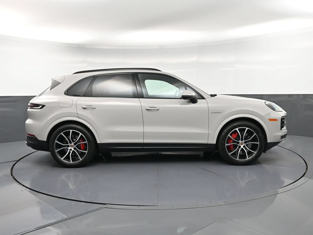 Certified 2025 Porsche Cayenne S AWD/4WD image 9
