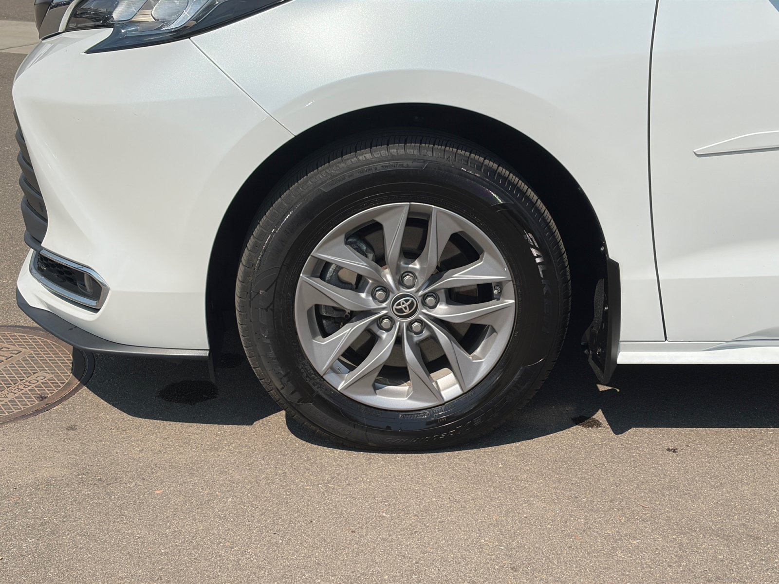 Used 2022 Toyota Sienna XLE FWD image 24