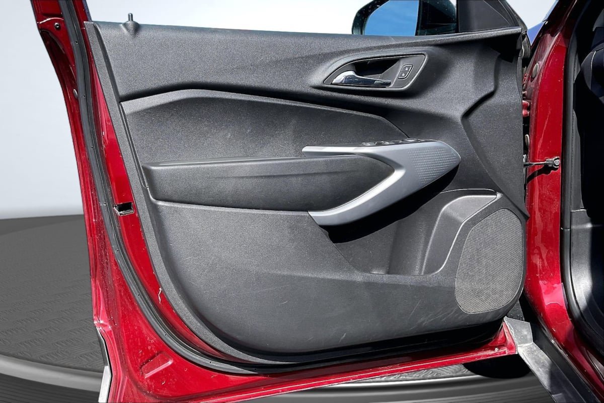 Used 2025 Chevrolet Trax LS FWD image 23