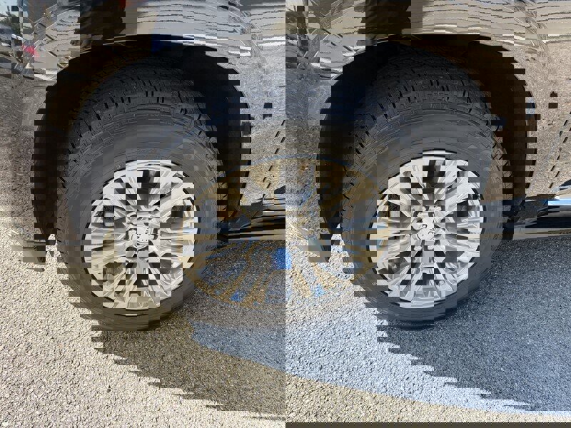 Used 2023 GMC Yukon XL Denali image 11